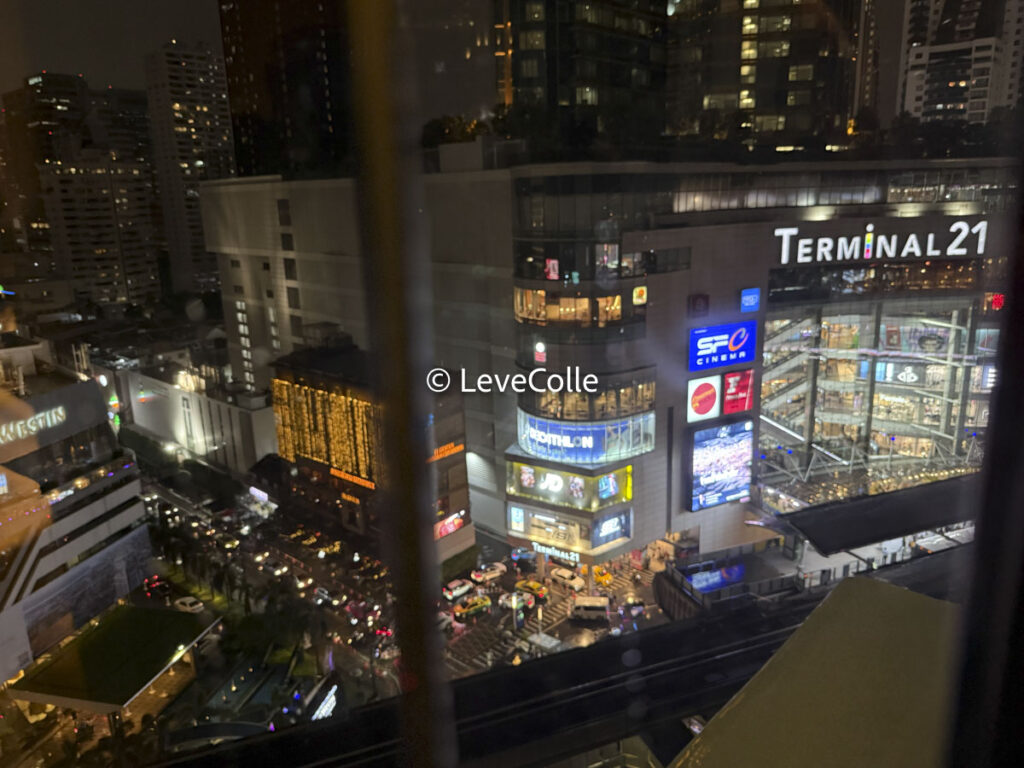 ターミナル21タイパンツ